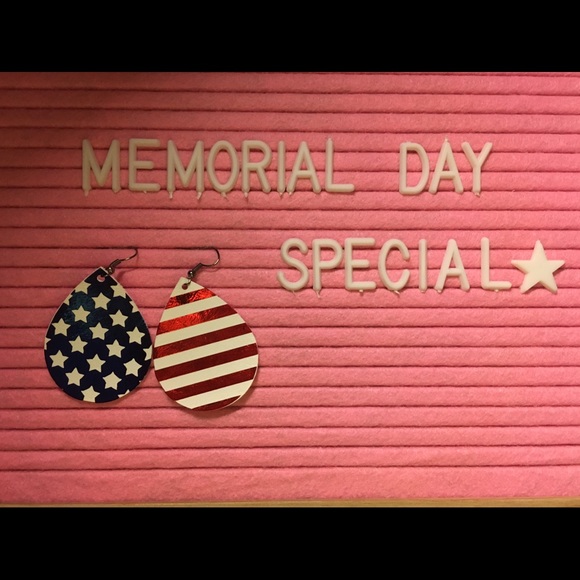 Jewelry - American flag 🇺🇸 faux leather earrings!